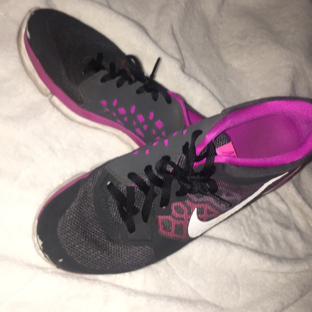 Gray and purple Nike running shoes (flex 2015 run)